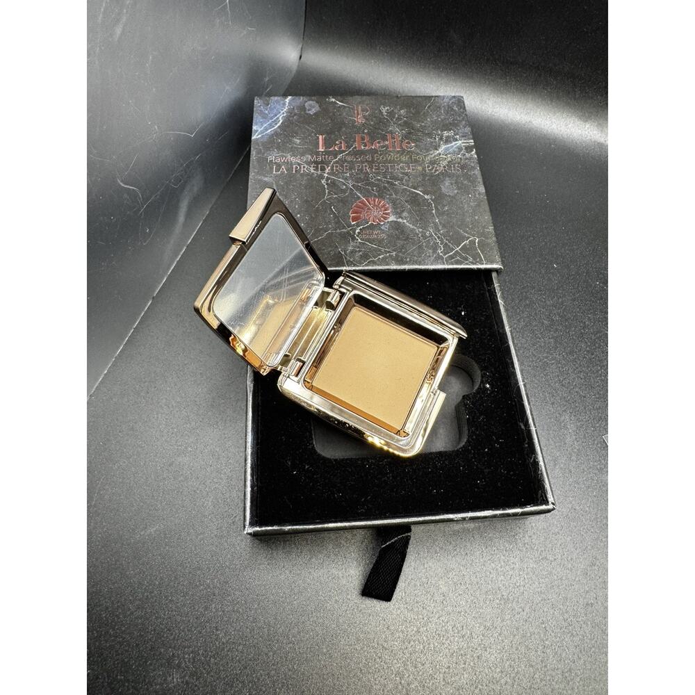 LA PREDIRE PRESTIGE PARIS La Belle Flawless Matte Pressed Powder Foundation